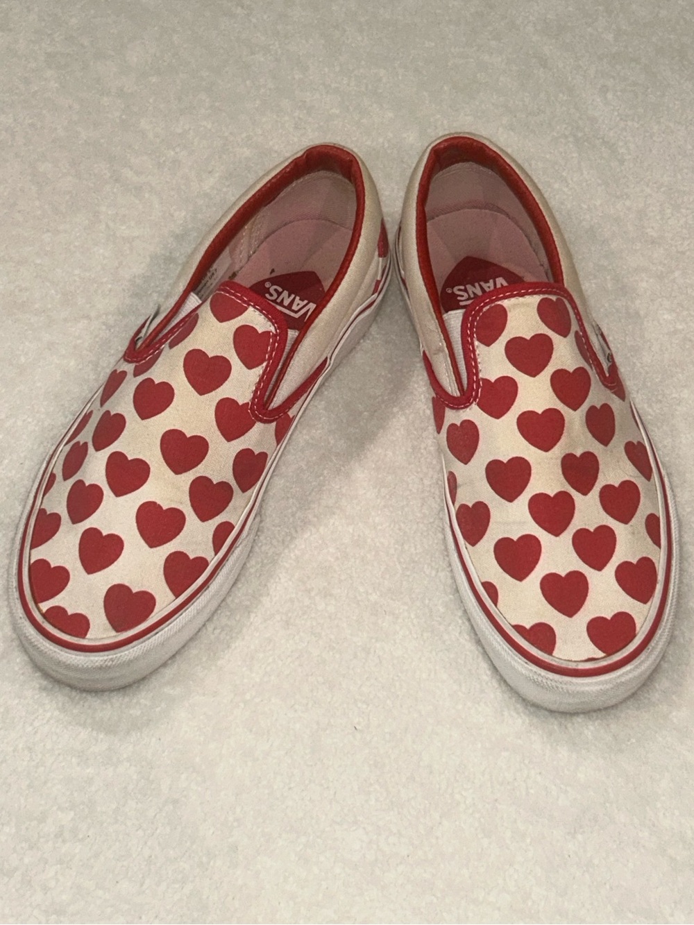 Vans classic vintage sneakers heart print slip on women’s 7 red white limited ed